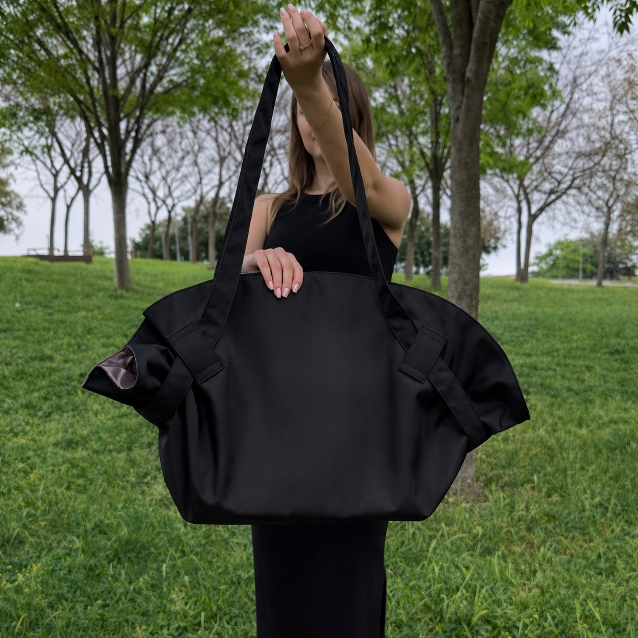 2-in-1 Convertible Tote Bag & Picnic Blanket